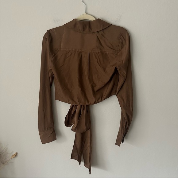 Miss Lola INIZA LONG SLEEVE COLLAR WRAP TOP - BROWN Size Small NWT - Picture 9 of 10
